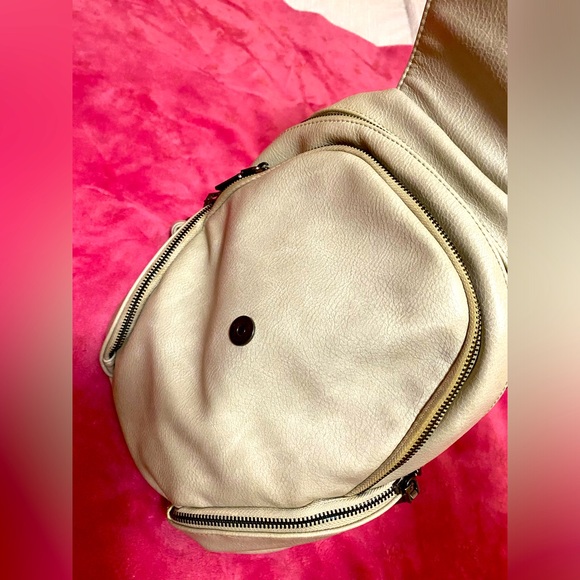 medium backpack - Picture 3 of 3